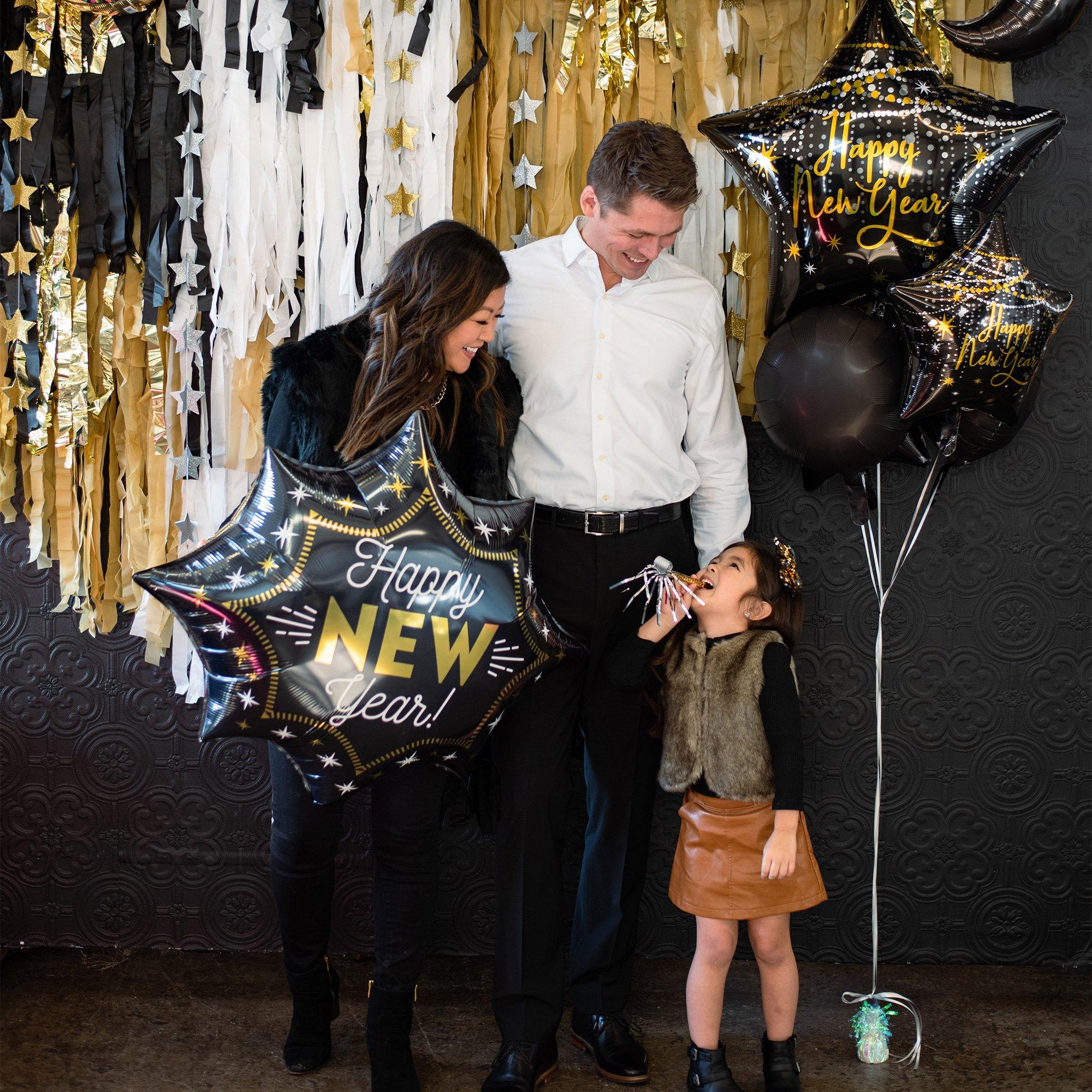 Midnight Hour Happy New Year Star Foil Balloon Bouquet. 5pc - Image 2