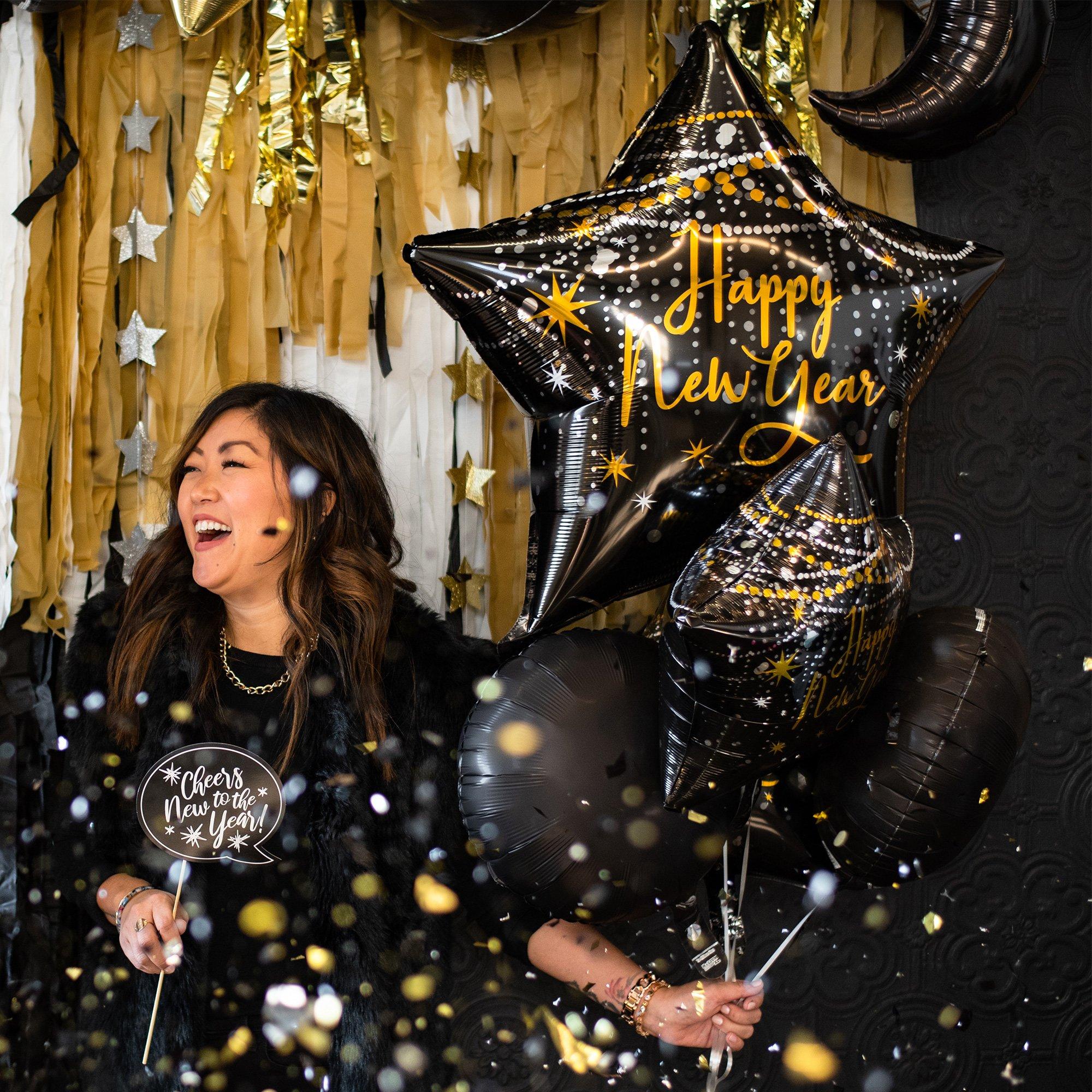 Midnight Hour Happy New Year Star Foil Balloon Bouquet. 5pc - Image 3